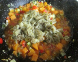 Foto del paso 3 de la receta: Berenjenas rellenas de vegetales y quesos variados