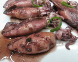Foto del paso 4 de la receta: Chipirones al vino rosado rellenos de ajo y cebolleta
