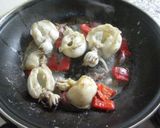 Foto del paso 2 de la receta: Sepias a la sartén con ajos y pimientos