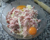 Foto del paso 2 de la receta: Tarta de hojaldre con jamón, queso y beicon