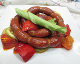 Foto del paso 5 de la receta: Mini chorizos colorados con variado de verduras al horno