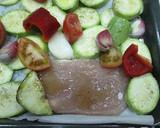 Foto del paso 3 de la receta: Pechuga de pavo con mix de verduras al horno