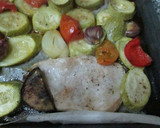 Foto del paso 4 de la receta: Pechuga de pavo con mix de verduras al horno