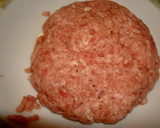 Foto del paso 1 de la receta: Hamburguesa mixta casera con tomatitos al pesto