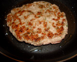 Foto del paso 3 de la receta: Hamburguesa mixta casera con tomatitos al pesto