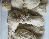Foto del paso 4 de la receta: Muslitos de pollo rebozados con pan rallado y especias