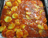 Foto del paso 5 de la receta: Pollo y patatas estofadas al horno