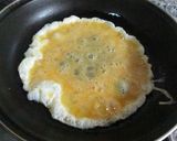 Foto del paso 1 de la receta: Omelette con pimientos, cebolla y jamón york