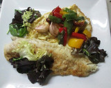 Foto del paso 5 de la receta: Merluza con tortilla francesa y pimientos fritos