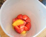 Foto del paso 1 de la receta: Batido de melocotón en almíbar, fresas y yogur