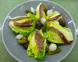 Foto del paso 1 de la receta: Ensalada de cogollos con encurtidos