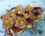 Foto del paso 3 de la receta: Pizza provenzal de jamón ibérico y aceitunas negras