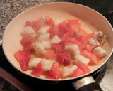 Foto del paso 3 de la receta: Rape con tomates y pimientos del piquillo