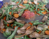 Foto del paso 3 de la receta: Arroz en "paella" de alcachofas y jamón serrano