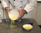 Foto del paso 2 de la receta: Bizcocho de almendras casero