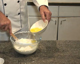 Foto del paso 7 de la receta: Bizcocho de almendras casero