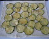 Foto del paso 4 de la receta: Coca de verduras y huevos de codorniz