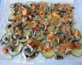 Foto del paso 5 de la receta: Coca de verduras y huevos de codorniz