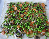 Foto del paso 6 de la receta: Coca de verduras y huevos de codorniz