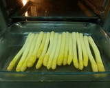 Foto del paso 3 de la receta: Esparragos frescos con alioli y queso