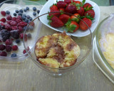Foto del paso 3 de la receta: Copa de crema y nata con fresas y moras