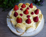 Foto del paso 4 de la receta: Tarta de nata, crema, fresas y moras