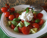 Foto del paso 4 de la receta: Ensalada de tomates en rama