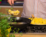 Foto del paso 1 de la receta: Cazón crocante con mayonesa fresca y torre de vegetales