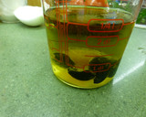 Foto del paso 1 de la receta: Mayonesa con sabor a aceitunas negras