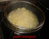 Foto del paso 2 de la receta: Tortilla de patatas con cebolla