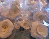 Foto del paso 7 de la receta: Rosas blancas de fondant para tarta de novios