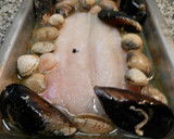 Foto del paso 4 de la receta: Merluza al horno con almejas y mejillones