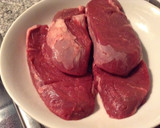 Foto del paso 3 de la receta: Solomillo con ajetes