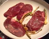 Foto del paso 4 de la receta: Solomillo con ajetes
