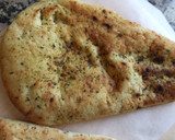 Foto del paso 1 de la receta: Pizzetas de pan naan