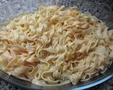 Foto del paso 4 de la receta: Pasta al huevo con salchichas rojas en salsa