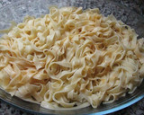 Foto del paso 4 de la receta: Pasta al huevo con salchichas rojas en salsa