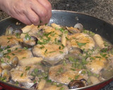 Foto del paso 11 de la receta: Merluza Goierri (merluza con almejas)