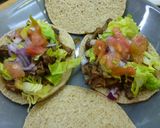 Foto del paso 3 de la receta: Bocadillo de rabo de ternera con guarnicion y salsa de yogur