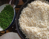 Foto del paso 3 de la receta: Rosca de arroz integral con guisantes
