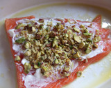 Foto del paso 5 de la receta: Salmón con crujiente de pistachos