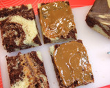 Foto del paso 3 de la receta: Pastelitos marmolados rellenos de dulce de leche