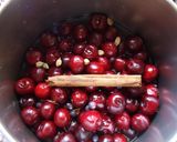 Foto del paso 2 de la receta: Compota de cerezas con helado de vainilla
