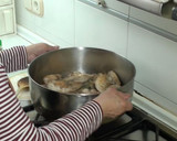 Foto del paso 5 de la receta: Pollos picantones con champiñones