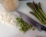 Foto del paso 5 de la receta: Arroz verde acompañado de camarones y espárragos