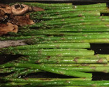 Foto del paso 1 de la receta: Espárragos y setas a la plancha