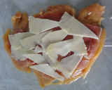 Foto del paso 2 de la receta: Pechuga de pollo rellena de jamón, queso y tortilla en salsa de vino y cebolla