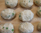 Foto del paso 6 de la receta: Croquetas de arroz integral con guisantes y queso