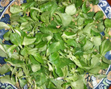 Foto del paso 2 de la receta: Ensalada de canónigos con aguacate y nueces