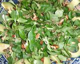 Foto del paso 4 de la receta: Ensalada de canónigos con aguacate y nueces